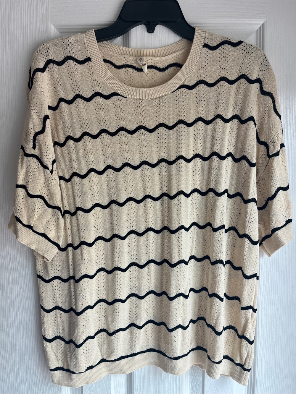 Light Cream Knit Short-Sleeve Sweater with Navy Wave Stripes